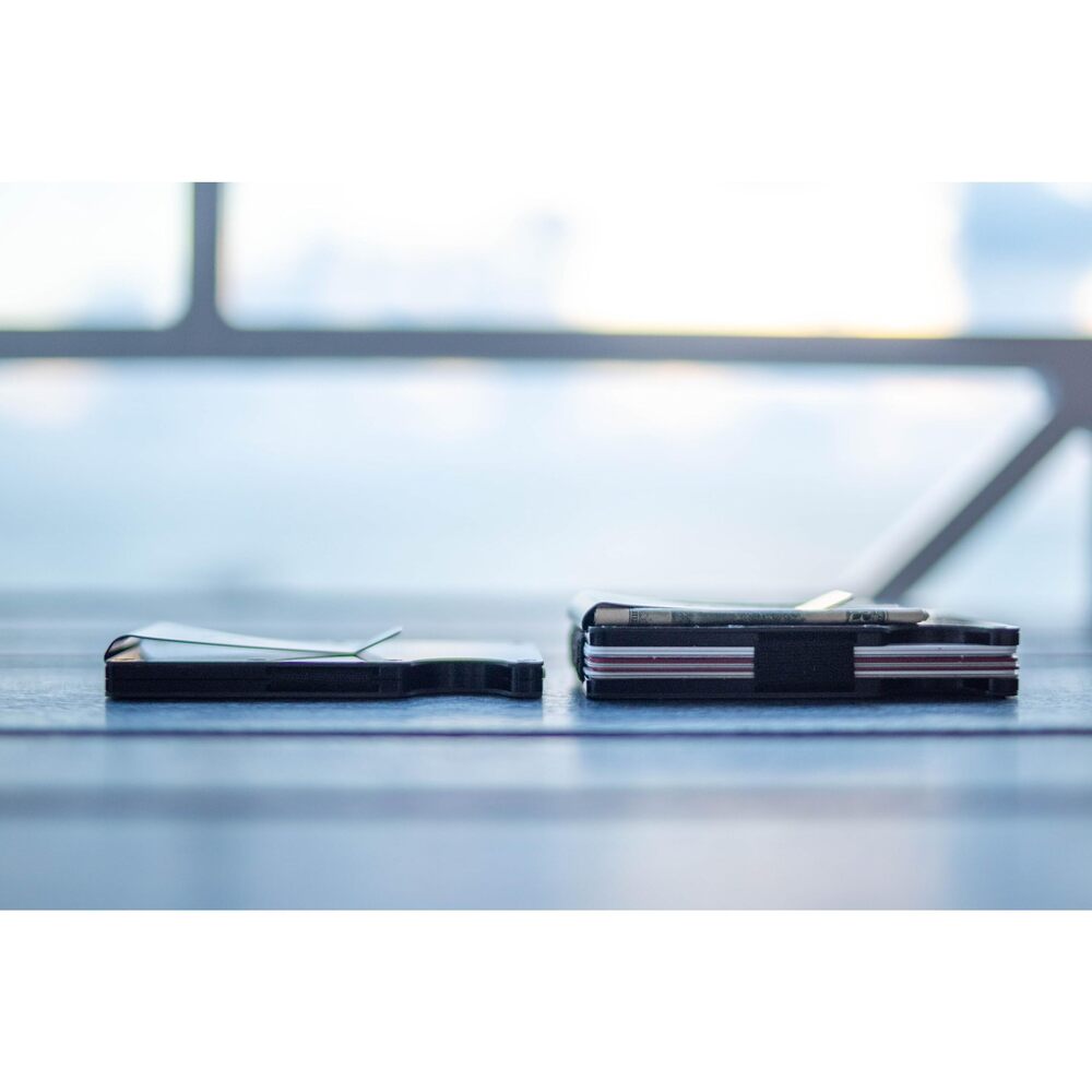 7068 Slim Metal Wallet Card Holder Carbon Fiber Color 8-9 Card Capacity - Picture 7 of 9